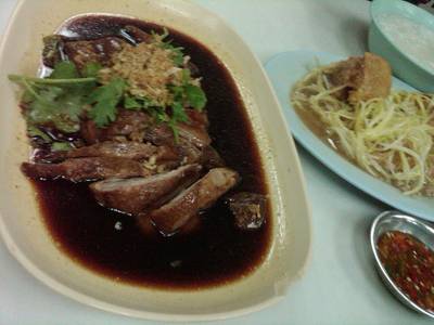 เป็ดพะโล้ at ข้าวต้มเป็ดเจ๊โอว