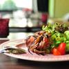  สลัดปูนิ่มราดซอสบัลซามิค ที่ ร้านอาหาร Q CAFE