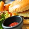 ชีสเบอร์เกอร์ ที่ ร้านอาหาร Q CAFE