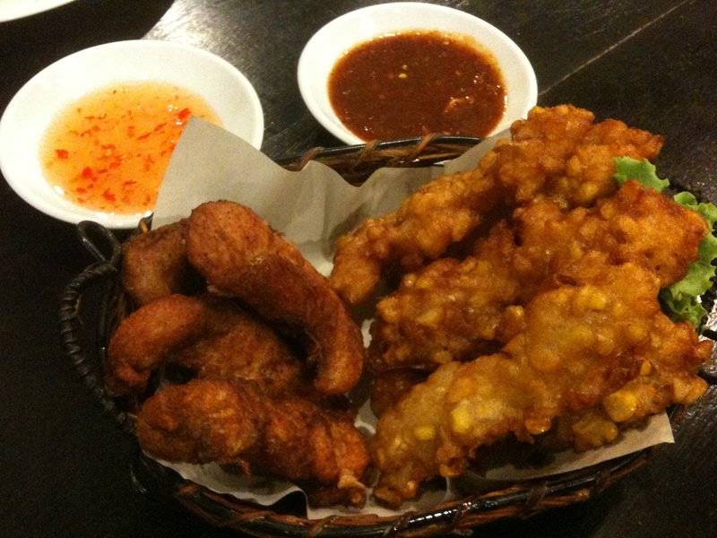 ไก่ข้าวโพดทอด ที่ ร้านอาหาร บ้านส้มตำ ซอยศรีเวียง