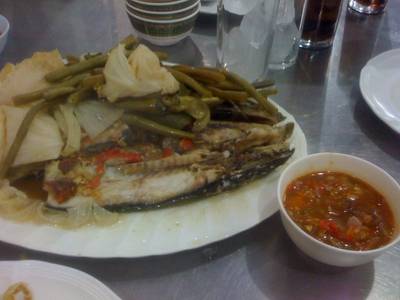 ปลาช่อนนึ่งจิ้มแจ่ว ที่ ร้านอาหาร บุญทอน (ส้มตำ)