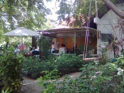 บรรยกาศสบายๆ ภายในร้าน ที่ ร้านอาหาร eighteen below ice cream