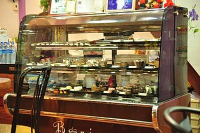 Homemade เค๊กต่างๆ ที่ ร้านอาหาร สเต็ก East & West