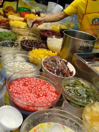 ของที่หลากหลาย ที่ ร้านอาหาร เช็งซิมอี๊ น้ำแข็งไส