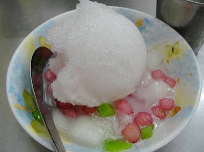 ทับทิมกรอบ มะพร้าวกะทิ ที่ ร้านอาหาร เช็งซิมอี๊ น้ำแข็งไส