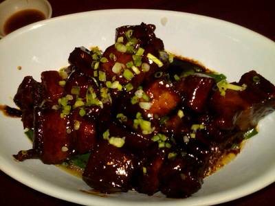 หมูสามชั้นตุ๋นน้ำแดง ที่ ร้านอาหาร hong teong long