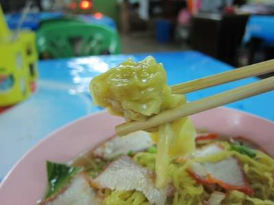เกี๊ยวชิ้นโต ที่ ร้านอาหาร ช. บะหมี่เกี๊ยว