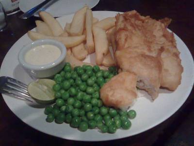 Fish and Chip - กรอบนอกนุ่มใน ที่ ร้านอาหาร The Robin Hood