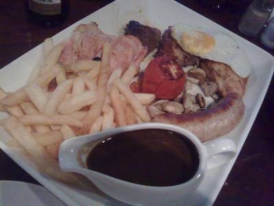 Mixed Grill - เกินอิ่มไปหน่อย ที่ ร้านอาหาร The Robin Hood