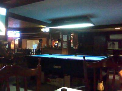 โต๊ะ pool บนชั้นสอง ที่ ร้านอาหาร The Robin Hood