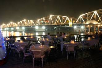 รูปจากเวป ที่ ร้านอาหาร River Bar