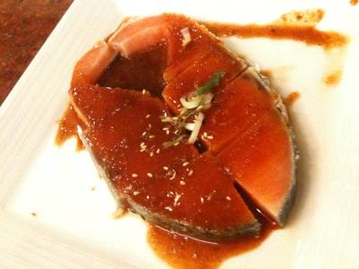 ปลาแซลมอน ที่ ร้านอาหาร โตไก ยาคินิคุ ธนิยะพลาซ่า
