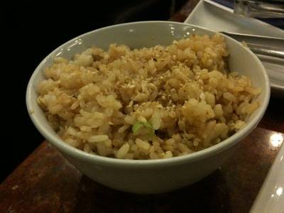 ข้าวกระเทียม ที่ ร้านอาหาร โตไก ยาคินิคุ ธนิยะพลาซ่า