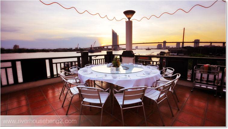 รูปจากเวป ที่ ร้านอาหาร River House Heng 2