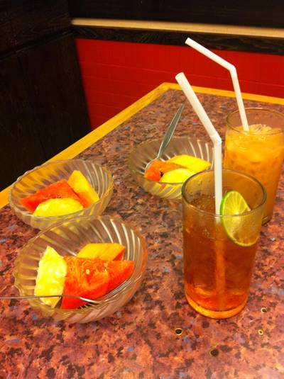 ผลไม้และชาปิดท้าย ที่ ร้านอาหาร Rengaya