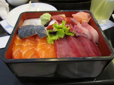 ข้าวหน้าปลาญีุ่ปุ่นกล่องนี้ 500 เหนาะๆ ที่ ร้านอาหาร Nobu K-Village