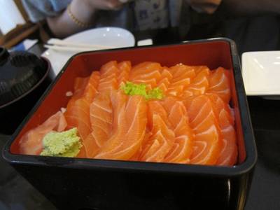 ข้าวหน้าปลาแซลมอน (ถ้ารู้ว่าเมนูนี้คงจะสั่งไปแล้ว!) ที่ ร้านอาหาร Nobu K-Village