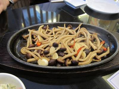 สั่งมาทานตรงกลาง มันดี ไม่เี่ลี่ยนเลย ที่ ร้านอาหาร Nobu K-Village