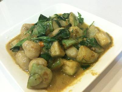 แกงเขียวหวานลูกชิ้นปลากรายผัดแห้ง ที่ ร้านอาหาร ครัวอัปษร สาขา 2 (เสาชิงช้า)