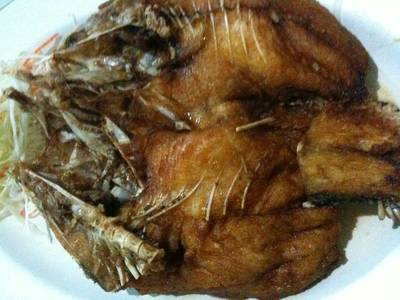 ปลากระพงทอดน้ำปลา ที่ ร้านอาหาร อิ่มปลาเผา บางมด พุทธบูชา