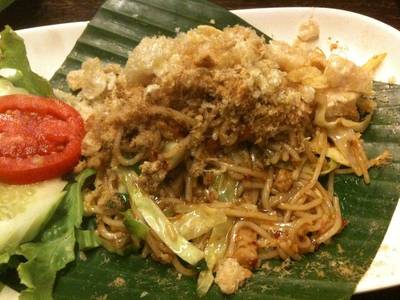 ขนมจีนผัด ที่ ร้านอาหาร ส้มตำนัว สยามสแควร์ซอย 5