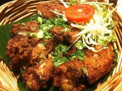 ไก่ทอดสุดอร่อย ที่ ร้านอาหาร ส้มตำนัว สยามสแควร์ซอย 5