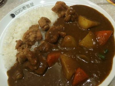 ข้าวแกงกะหรี่ไก่ทอด ที่ ร้านอาหาร Coco Ichibanya Central World