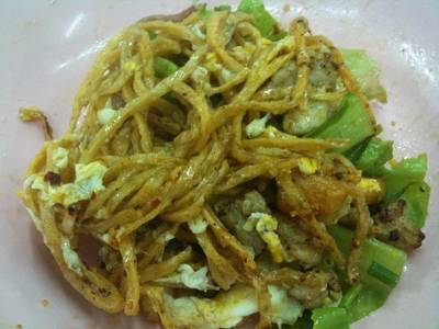 ก๋วยเตี๋ยวคั่วไก่ ที่ ร้านอาหาร นายเพ้ง ราชาก๋วยเตี๋ยวคั่วไก่