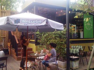 ทางเดินเข้าร้านค่ะ ที่ ร้านอาหาร Risa Lamo ซ.อารีย์สัมพันธ์
