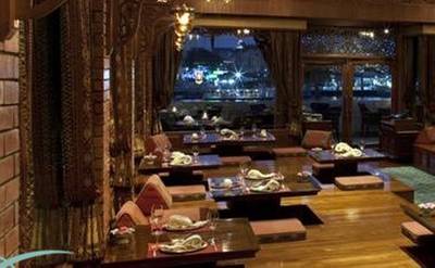 รูปจากเวป ที่ ร้านอาหาร ธาราทอง Royal Orchid Sheraton