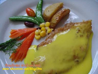 สเต๊กปลากระพง ซอสซัฟฟรอน ที่ ร้านอาหาร กุ๊กชม