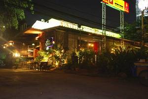รูปจากเวป ที่ ร้านอาหาร บ้านไม้แดง สาดแสงเดือน
