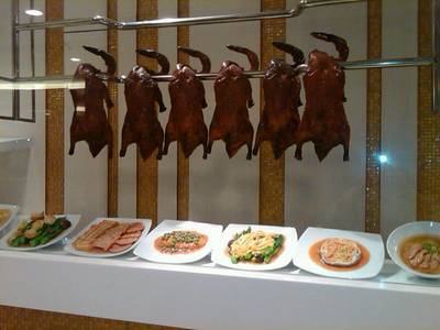 เป็ดย่างหน้าร้าน ที่ ร้านอาหาร แกรนด์ แสนยอด Central World