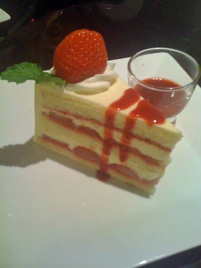 Strawberry Garden ที่ ร้านอาหาร Sweet Hound พารากอน