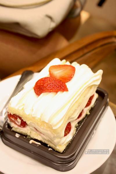 ป้ายชื่อมันหายไปอ่ะค่ะ น่าจะขายดีเพราะเหลือชิ้นสุดท้าย  ที่ ร้านอาหาร Bake a Wish เซ็นทรัลเวิลด์