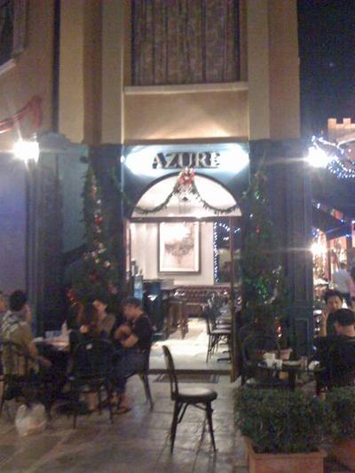 หน้าร้านและที่นั่งชิลๆ ที่ ร้านอาหาร Azure Palio