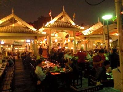 ร้านอาหาร กินลมชมสะพาน