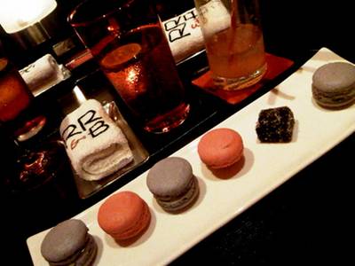 RR & B ที่ ร้านอาหาร Rib Room & Bar (RR & B)