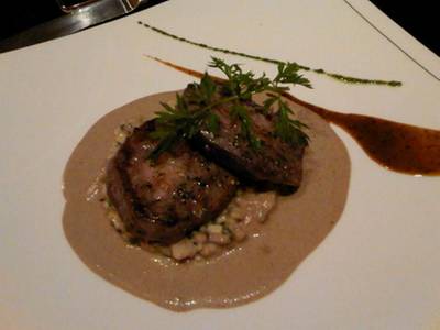 RR & B ที่ ร้านอาหาร Rib Room & Bar (RR & B)
