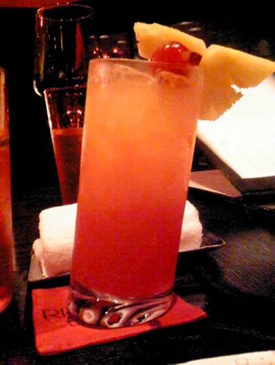 RR & B ที่ ร้านอาหาร Rib Room & Bar (RR & B)