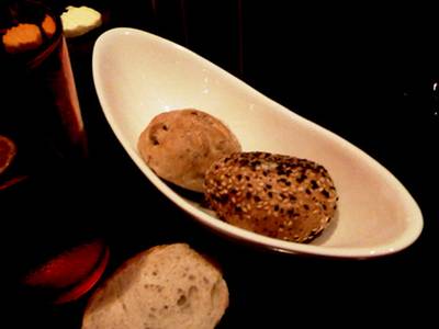 RR & B ที่ ร้านอาหาร Rib Room & Bar (RR & B)