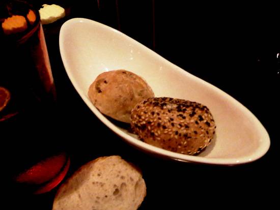 RR & B ที่ ร้านอาหาร Rib Room & Bar (RR & B)
