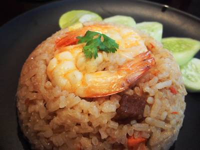ข้าวน้ำพริกกุ้งสด เผ็ดกำลังดี ที่ ร้านอาหาร บ้านพระอาทิตย์