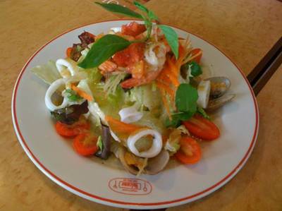 Volcano Salad ที่ ร้านอาหาร Volcano