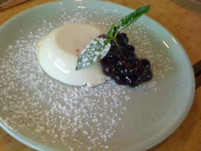 พานากอตต้า ที่ ร้านอาหาร Volcano