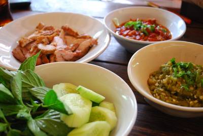 ร้านอาหาร เฮือนใจ๋ยอง