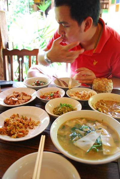 ร้านอาหาร เฮือนใจ๋ยอง