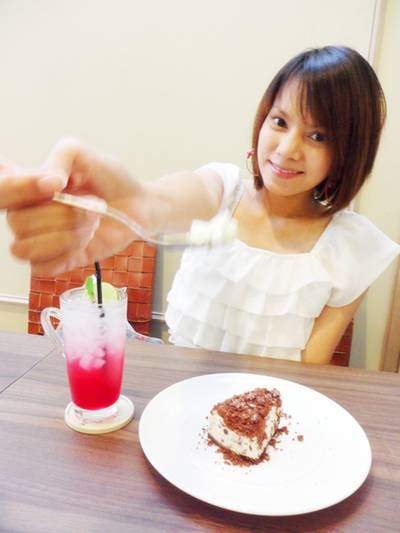 หรือจะลองพิงค์ เลมอน โซดาก็ได้ ออกเปรี้ยวๆ ค่ะ ที่ ร้านอาหาร Cheesecake House