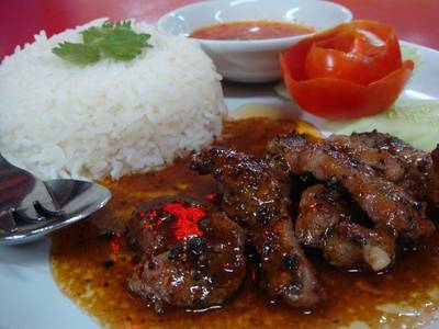 ข้าวสเต็กหมูราดซ้อส BBQ น่าลอง ที่ ร้านอาหาร ก๋วยเตี๋ยวเรือ รุ่งนภา ข้าวสเต็กหมูราดซ้อส BBQ น่าลอง ที่ ร้านอาหาร ก๋วยเตี๋ยวเรือ รุ่งนภา