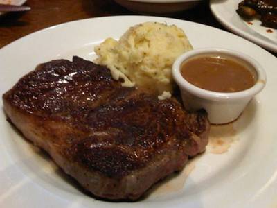 เอ้าท์แบ็ค สเต็กเฮ้าส์ สยามดิสคัฟเวอรี่เซ็นเตอร์ ที่ ร้านอาหาร Outback SteakHouse Siam Discovery Center